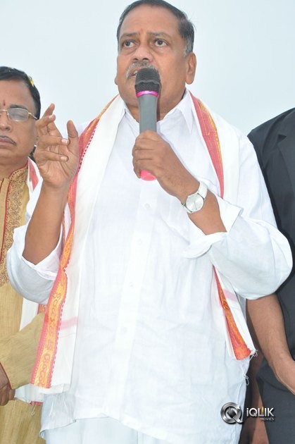 Jaya-Janaki-Nayaka-Movie-Vijayotsava-Veduka-At-Hamsala-Deevi